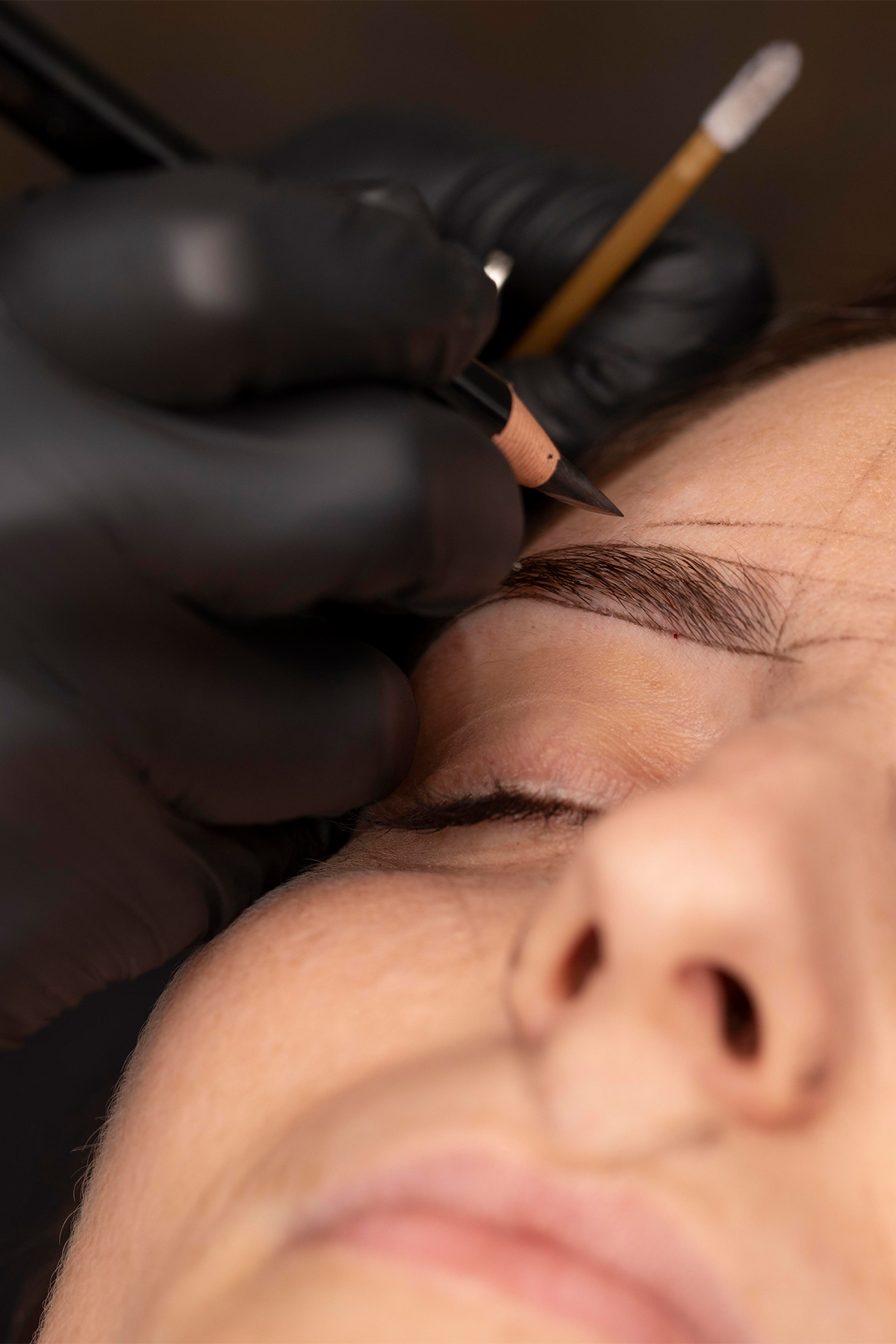 https://uniquehairtransplant.ba/wp-content/uploads/2024/11/transplantacija-obrva-3.jpg