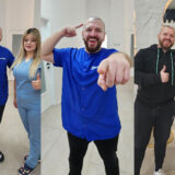Namik Djulic tokom posjete Bosni i Hercegovini, pozira u kafiću sa Speedshow-om. Namik nosi dres reprezentacije BiH i stavlja ruku na rame Speedshow-a, smiješeći se kameri.